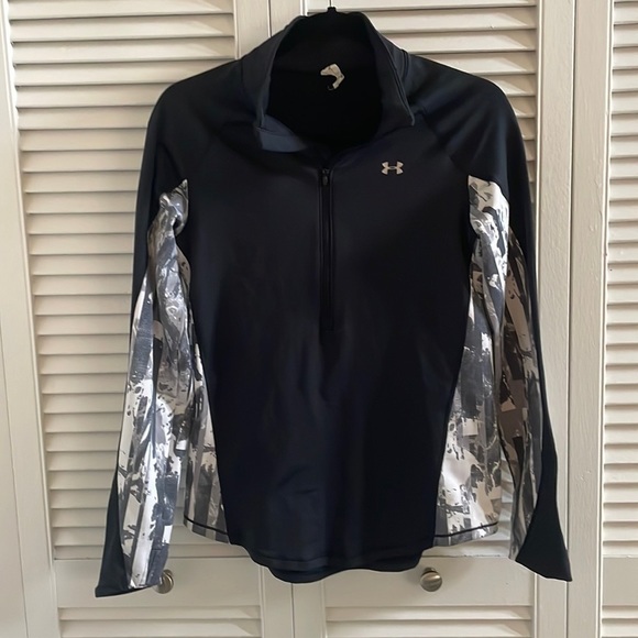Under Armour Jackets & Blazers - EUC Under Armour Dry Fit Half Zip Pull over.